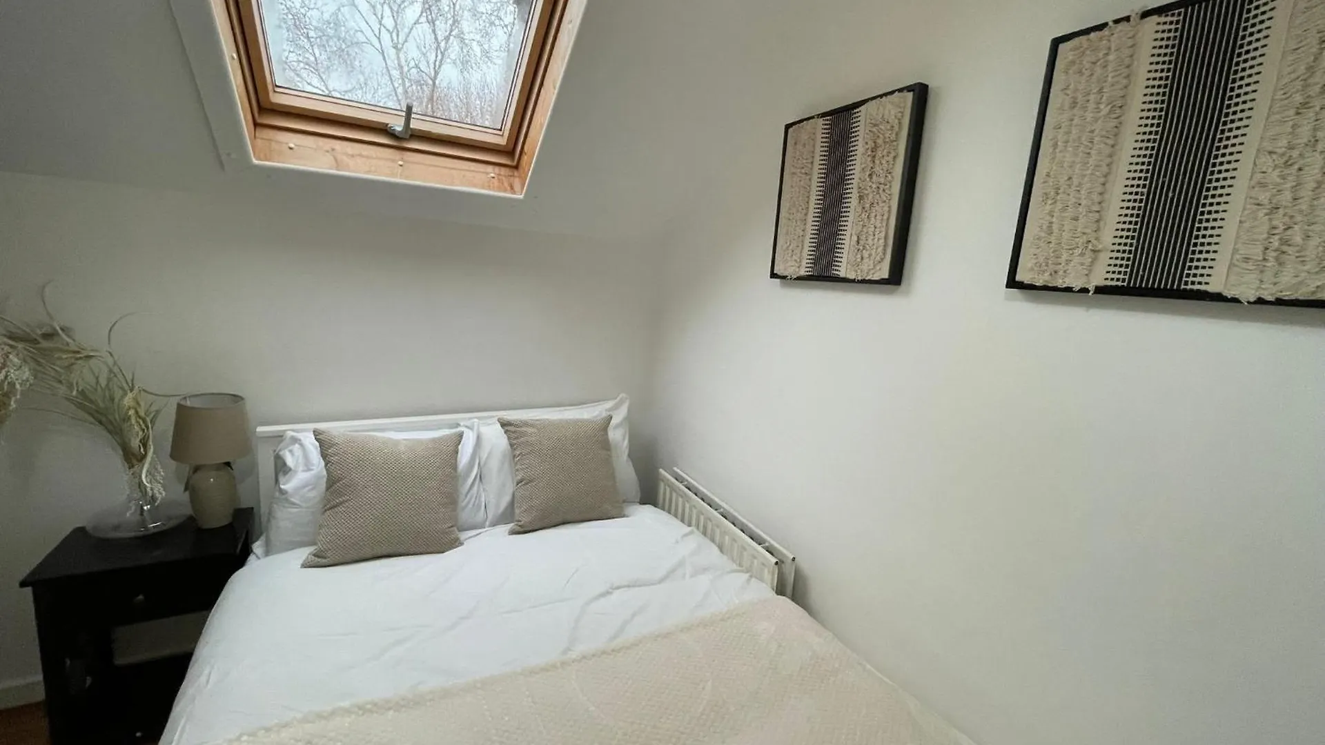 West Ealing Hububb Stay Hanwell 0*,  United Kingdom