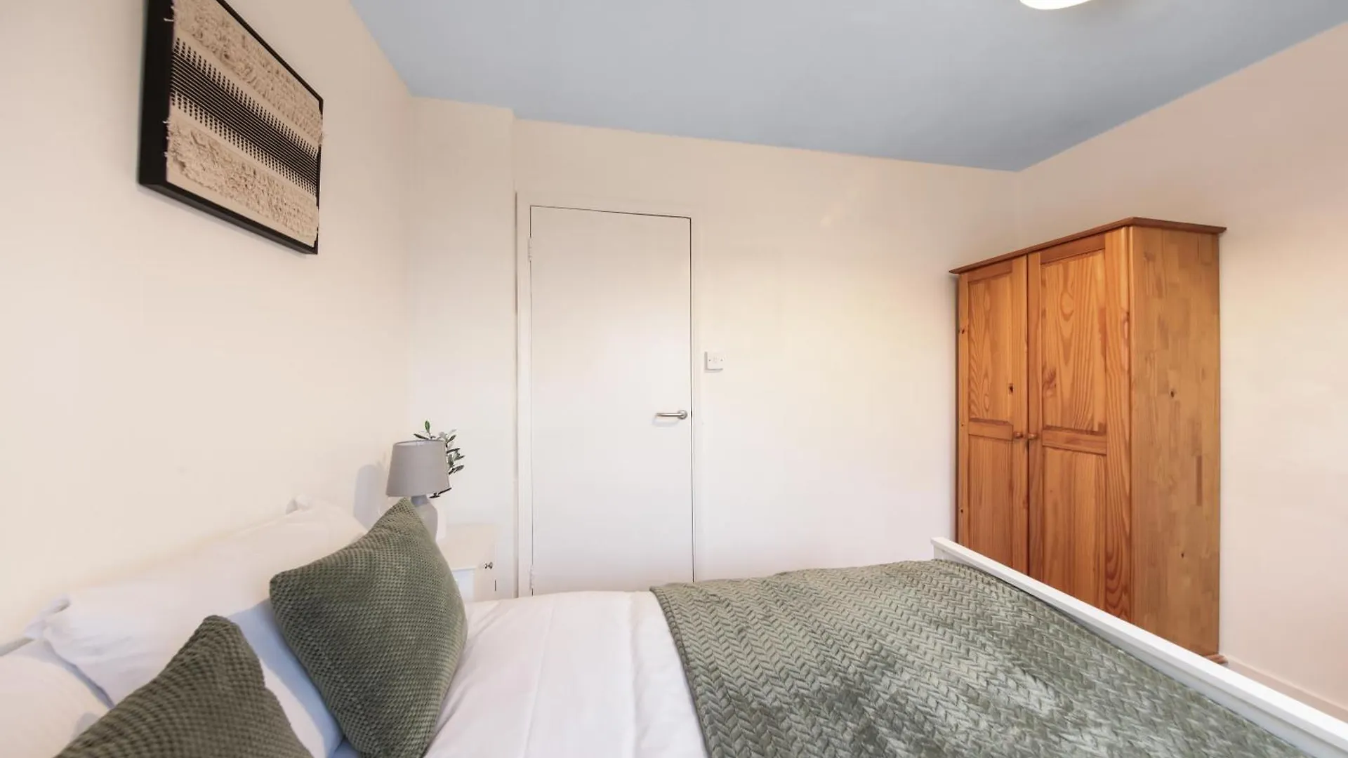 West Ealing Hububb Stay Hanwell Homestay