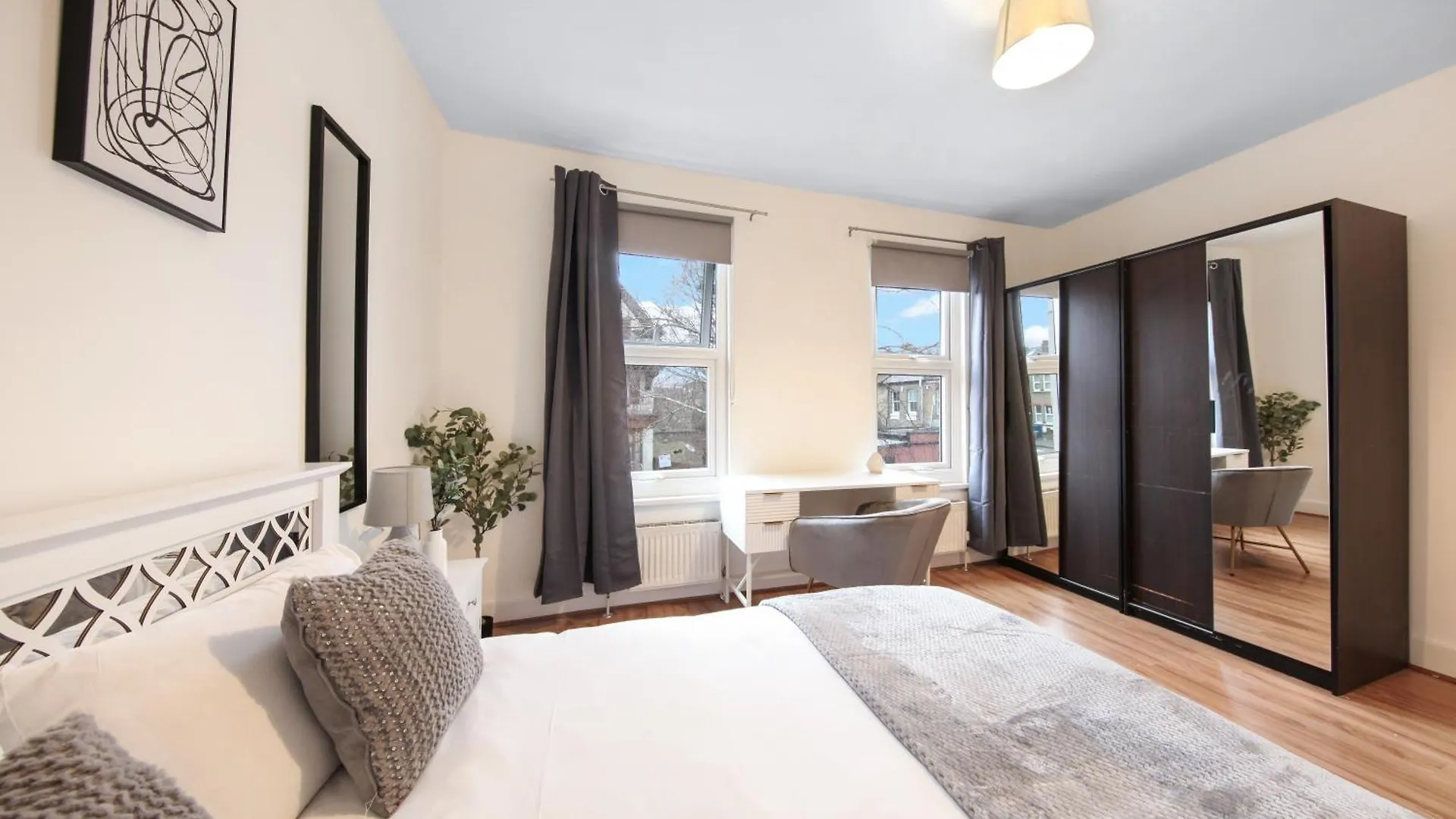 West Ealing Hububb Stay Hanwell