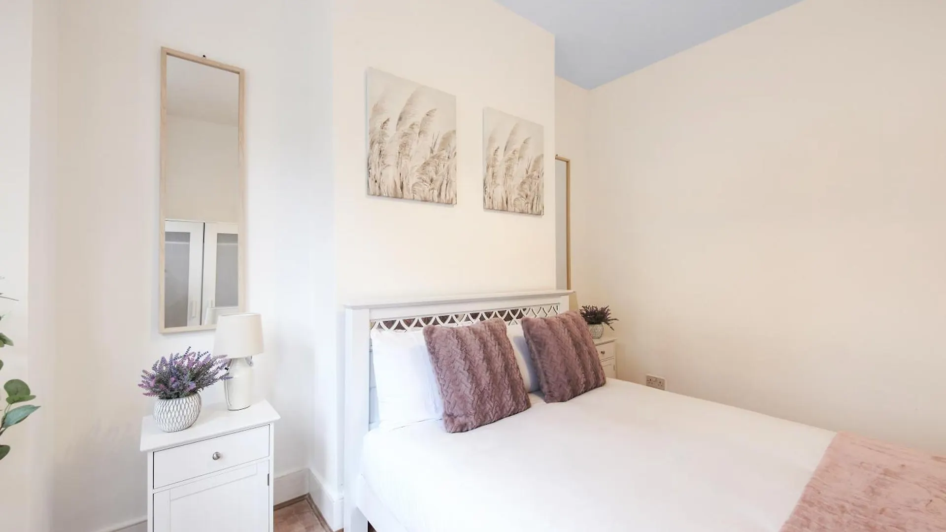 West Ealing Hububb Stay Hanwell