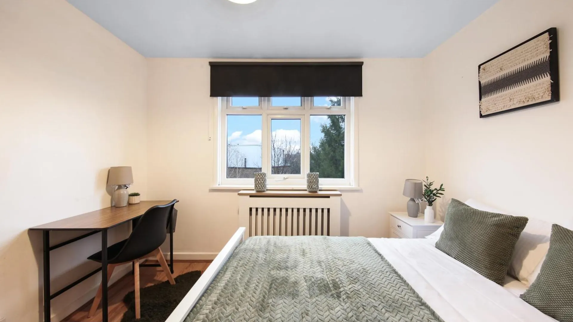 West Ealing Hububb Stay Hanwell 0*,  United Kingdom